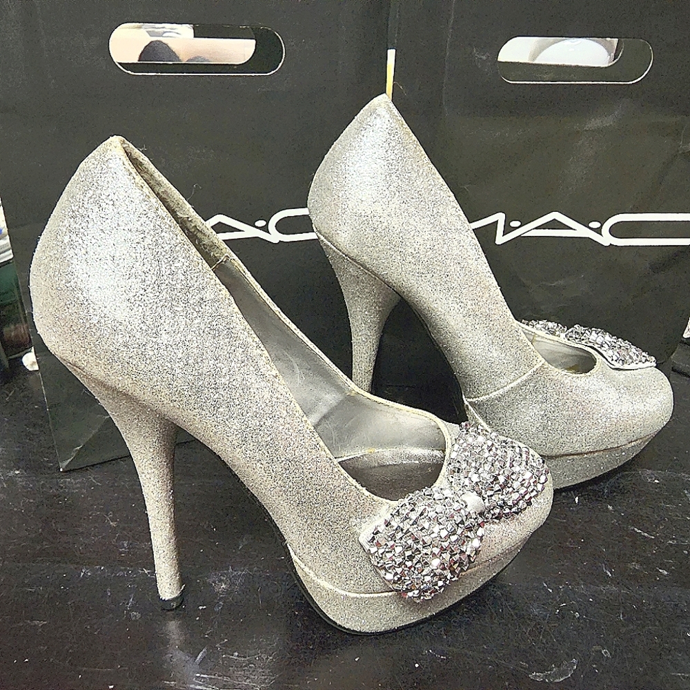 Silver sparkle high heels/stilettos, Size 6, Speed limit 98